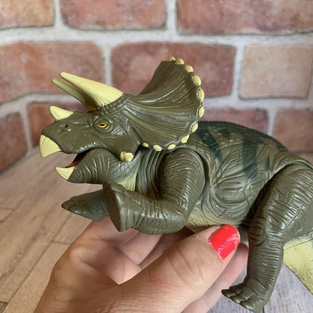 Jurassic Park The Lost World Triceratops JP44 Site B Dinosaur Hasbro 1997